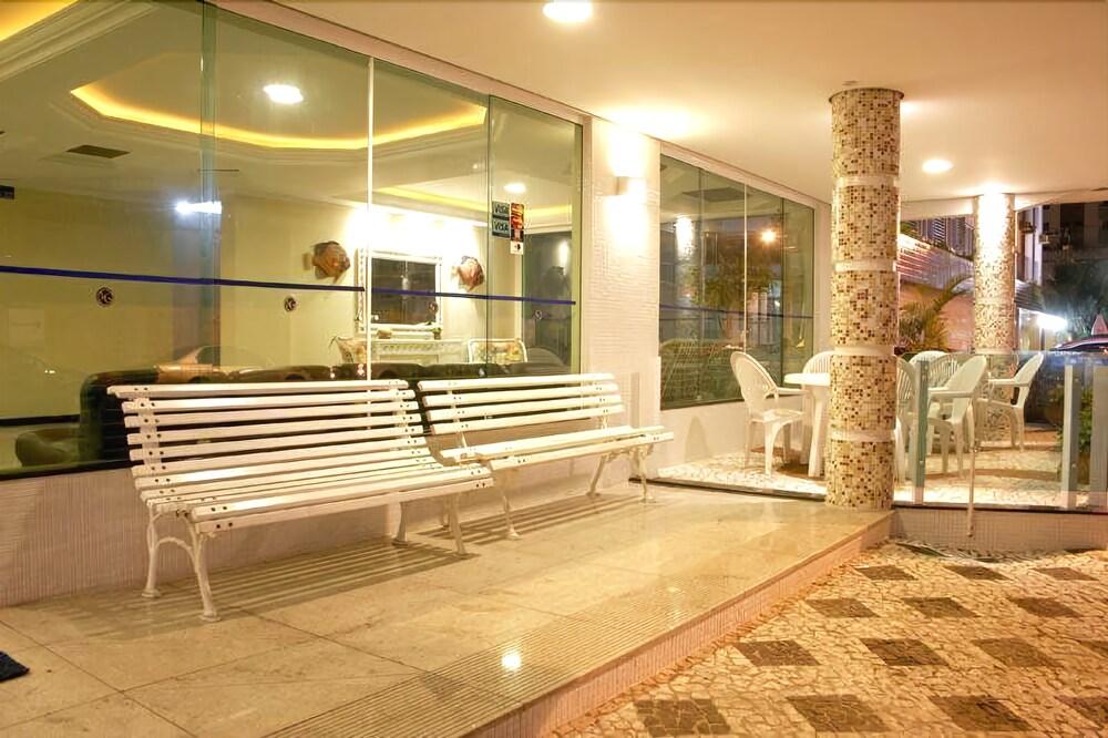 image-housing-carousel