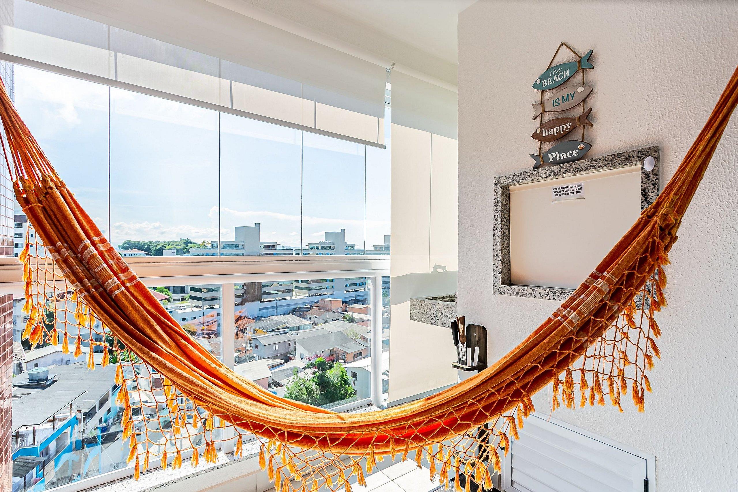 image-housing-carousel