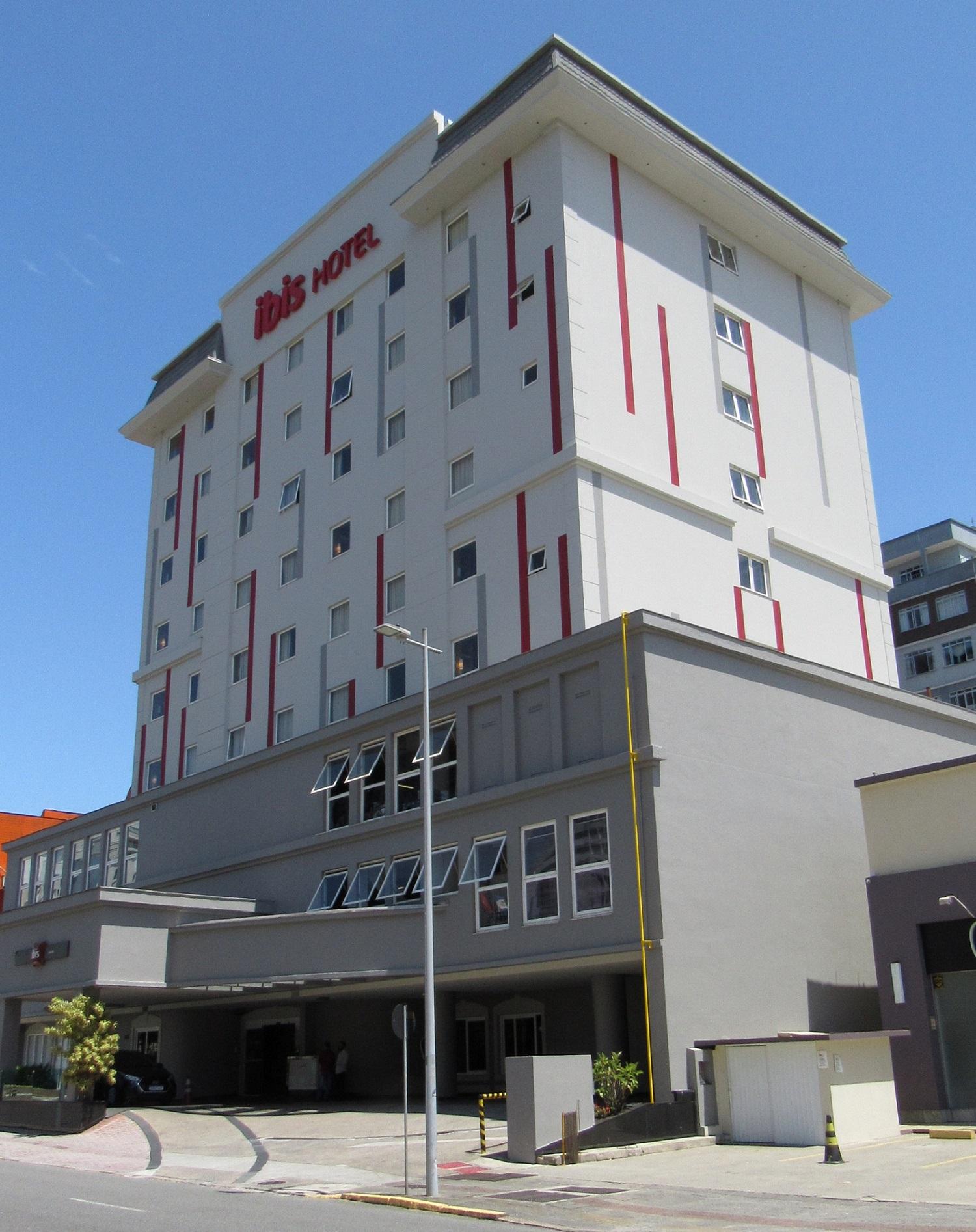 image-housing-carousel