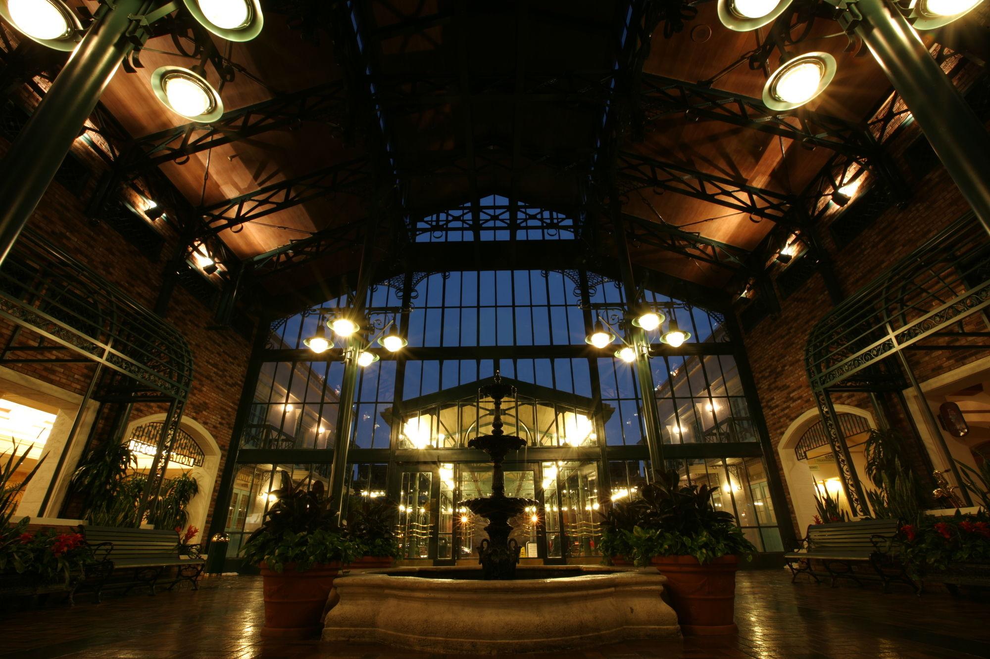 image-housing-carousel
