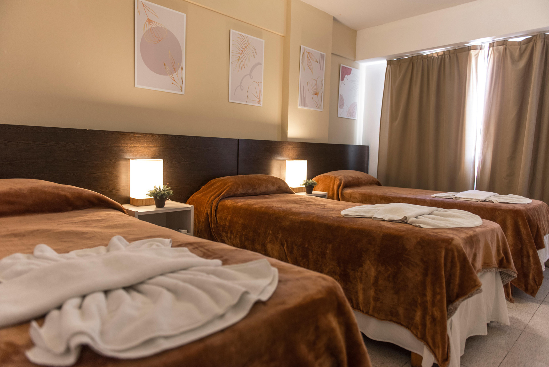 image-housing-carousel