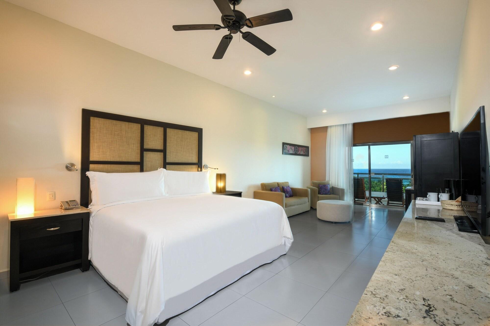 PREMIUM OCEANVIEW JUNIOR SUITE