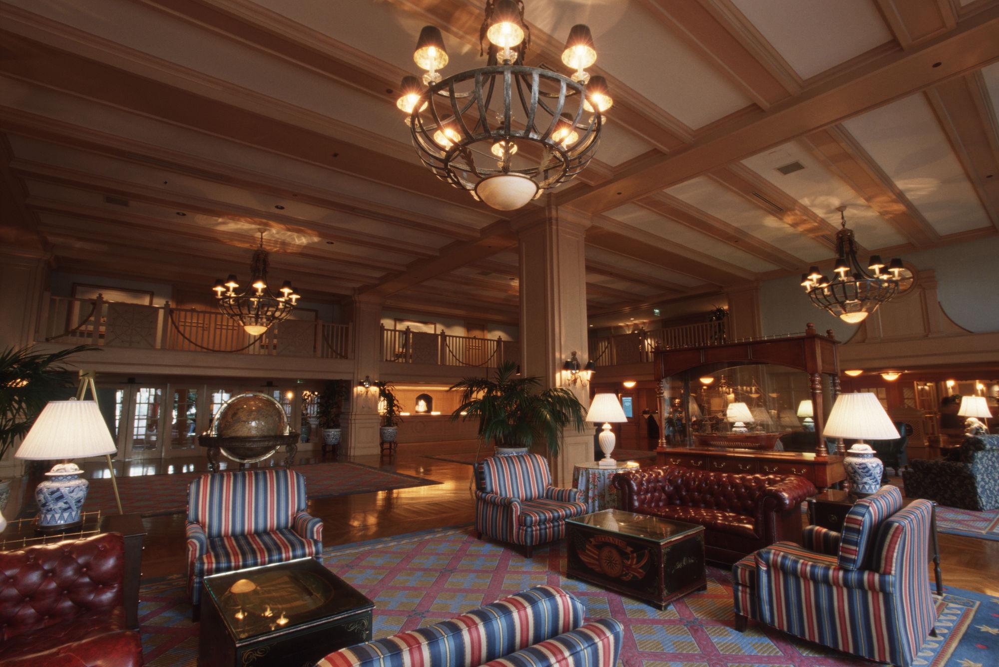image-housing-carousel
