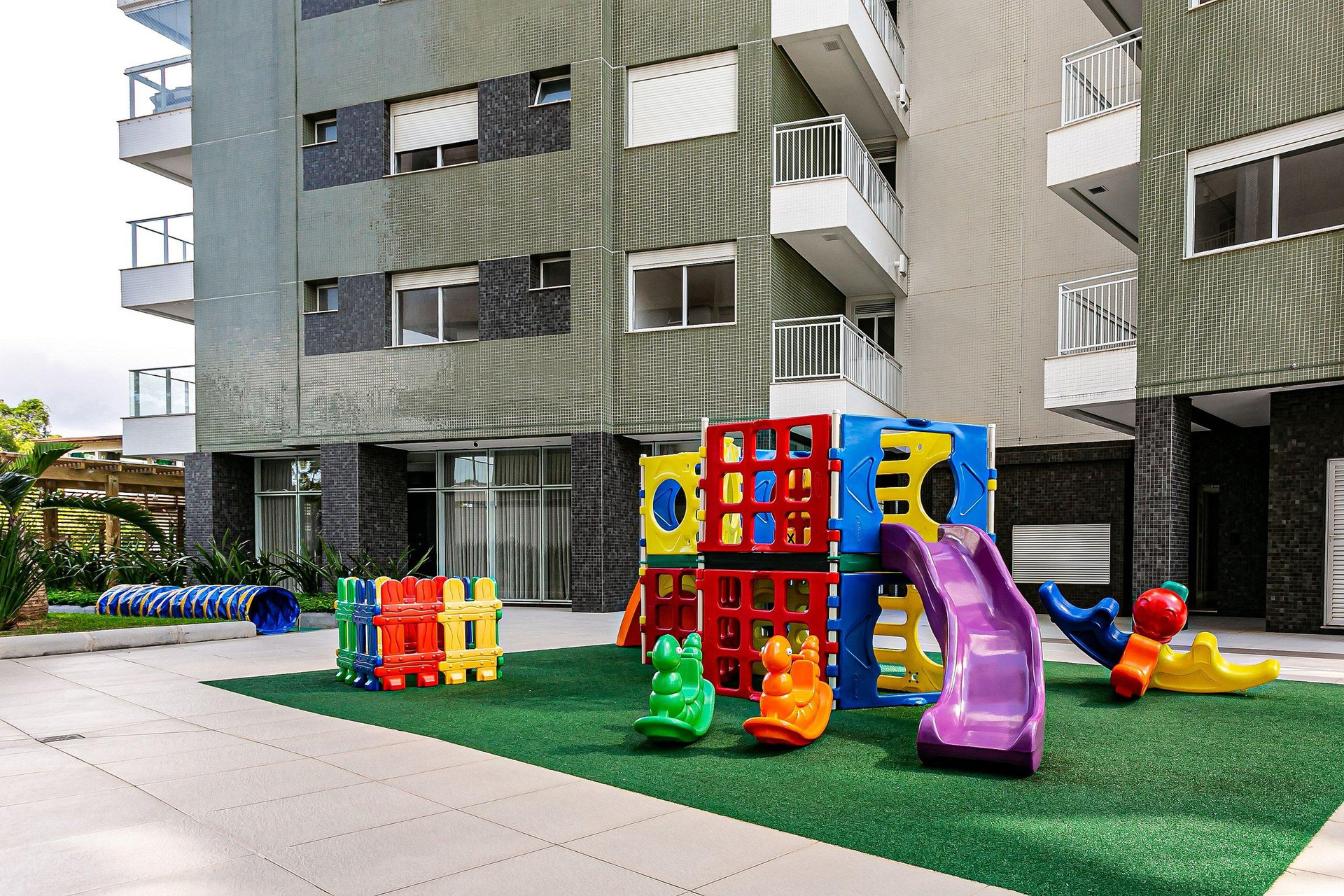 image-housing-carousel