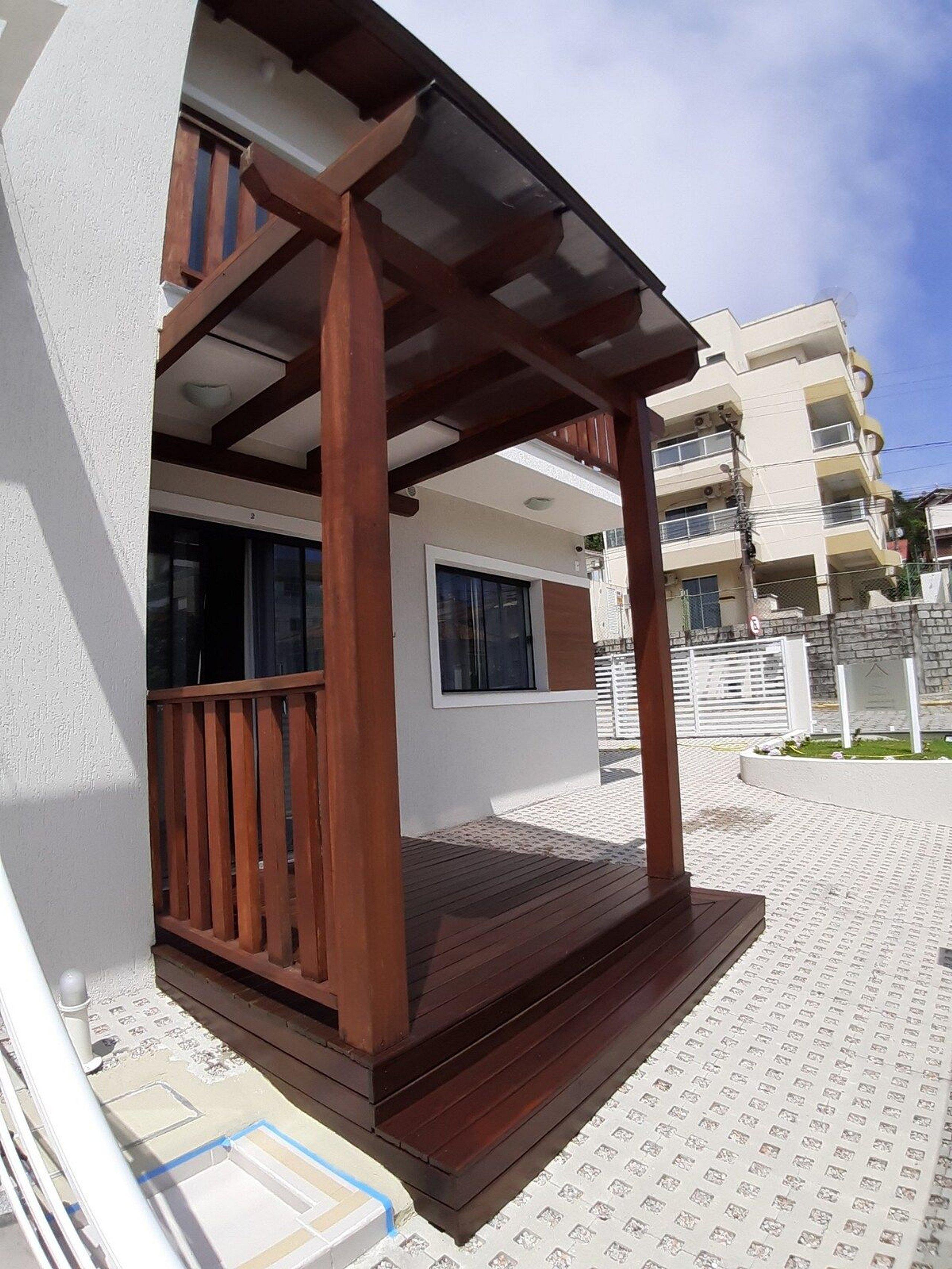 image-housing-carousel
