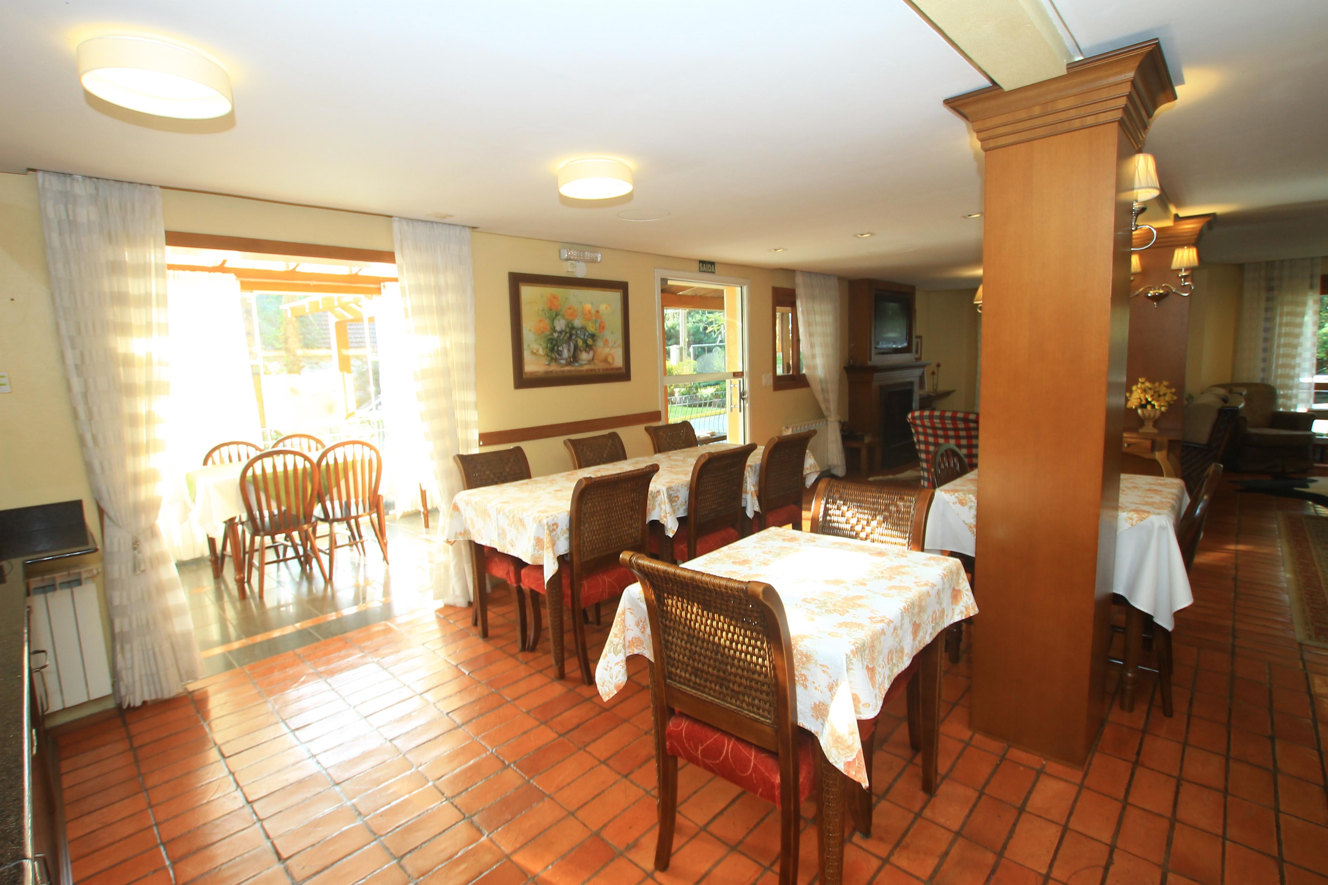 image-housing-carousel