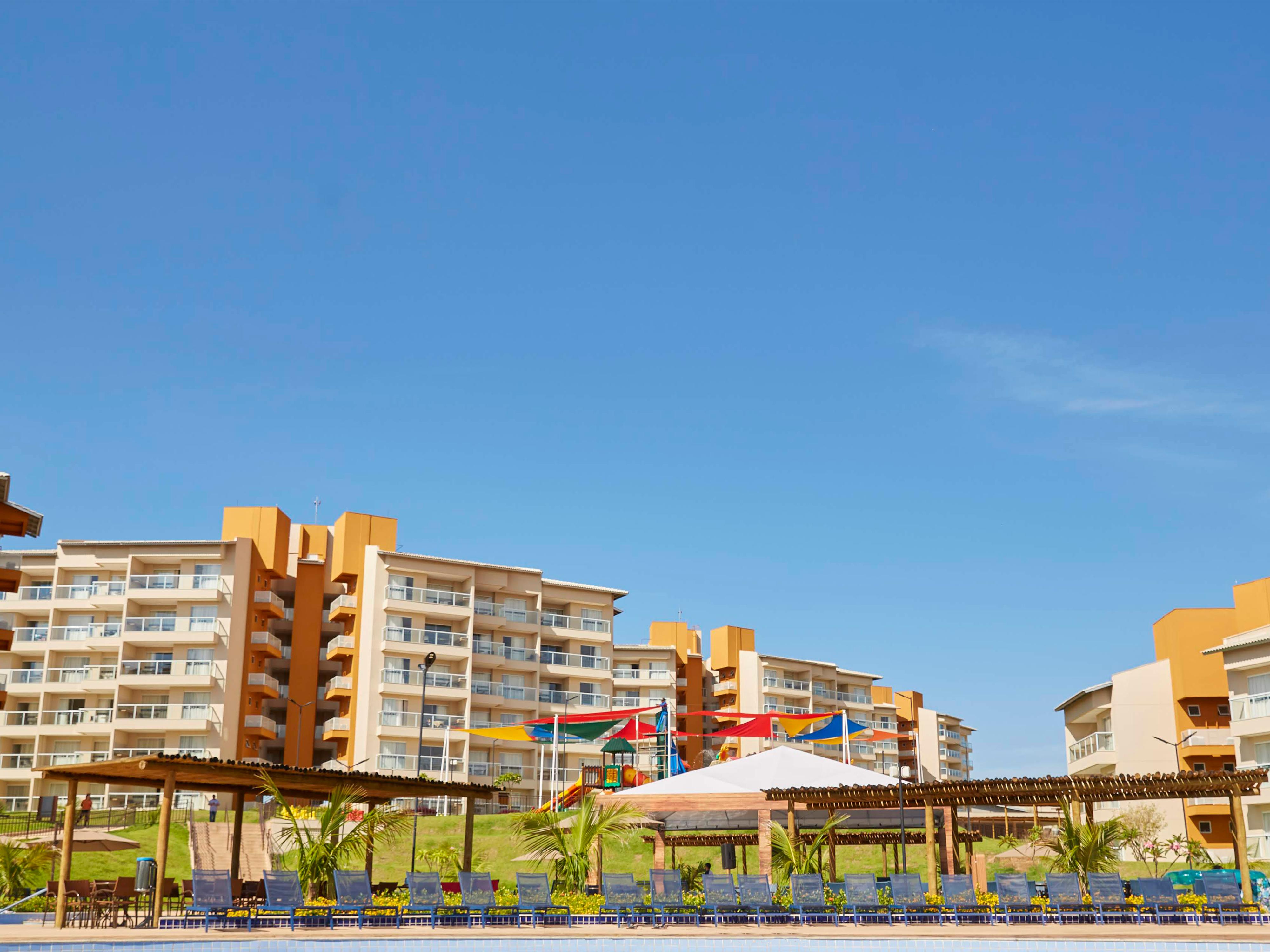 image-housing-carousel