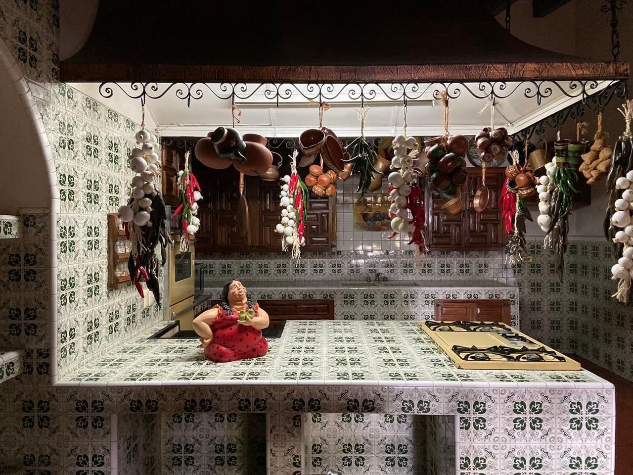 image-housing-carousel