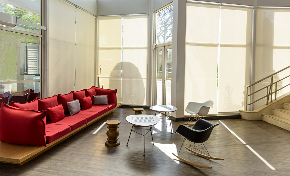 image-housing-carousel