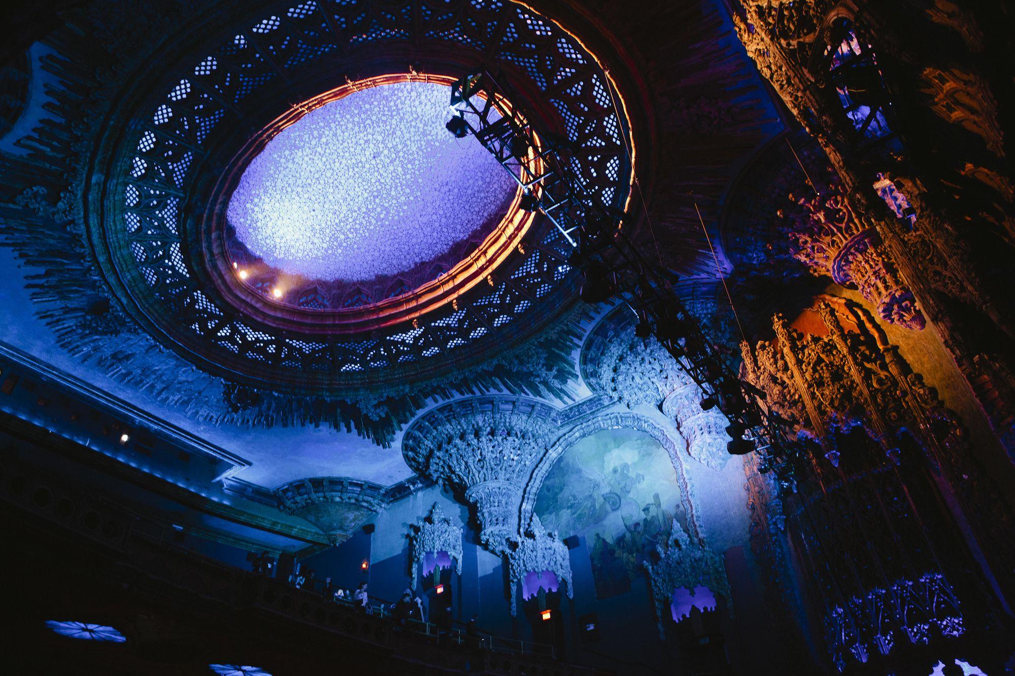 image-housing-carousel