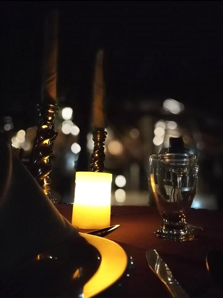 image-housing-carousel