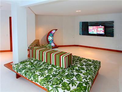 image-housing-carousel