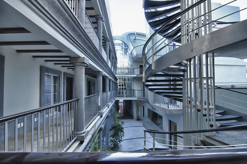 image-housing-carousel
