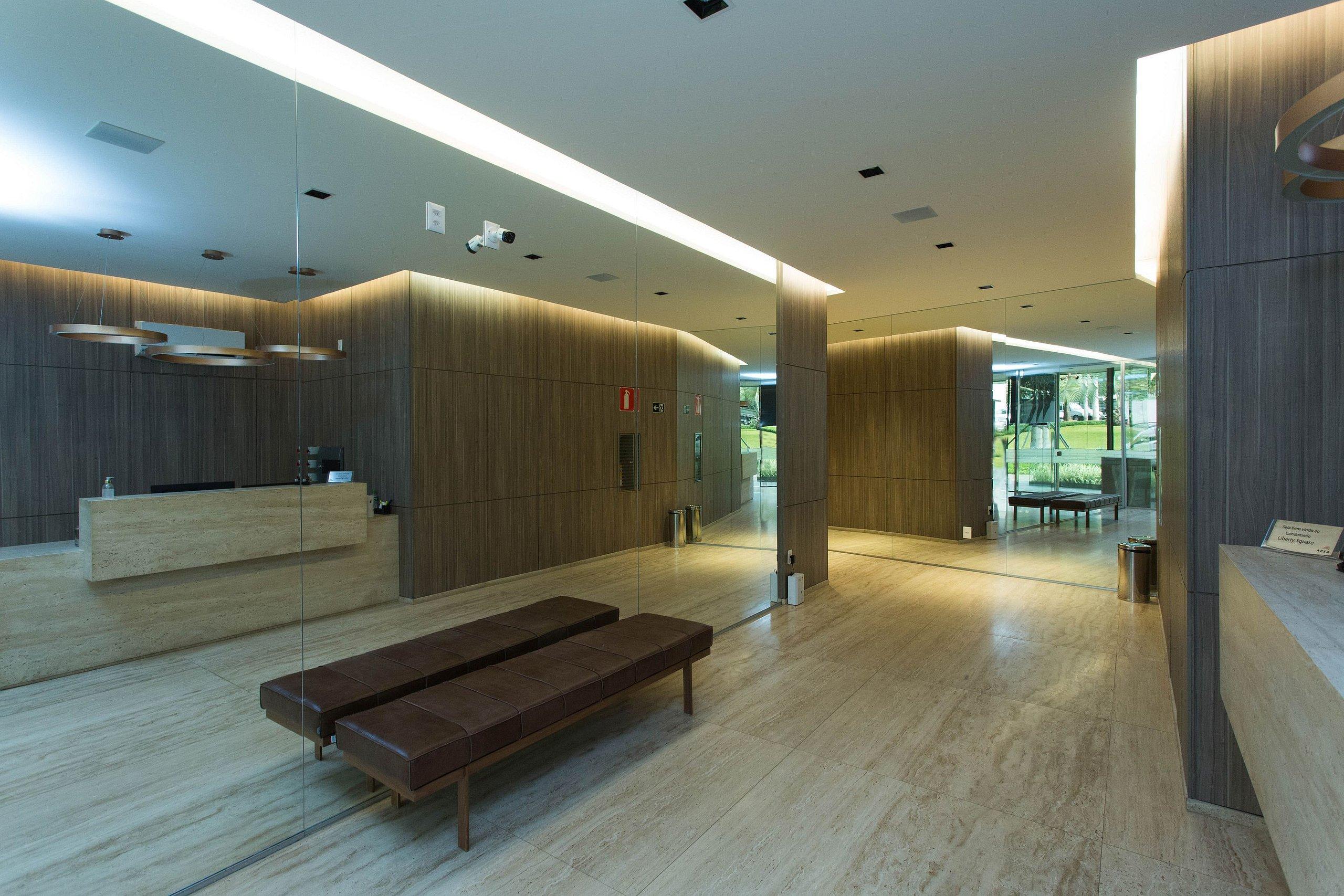 image-housing-carousel