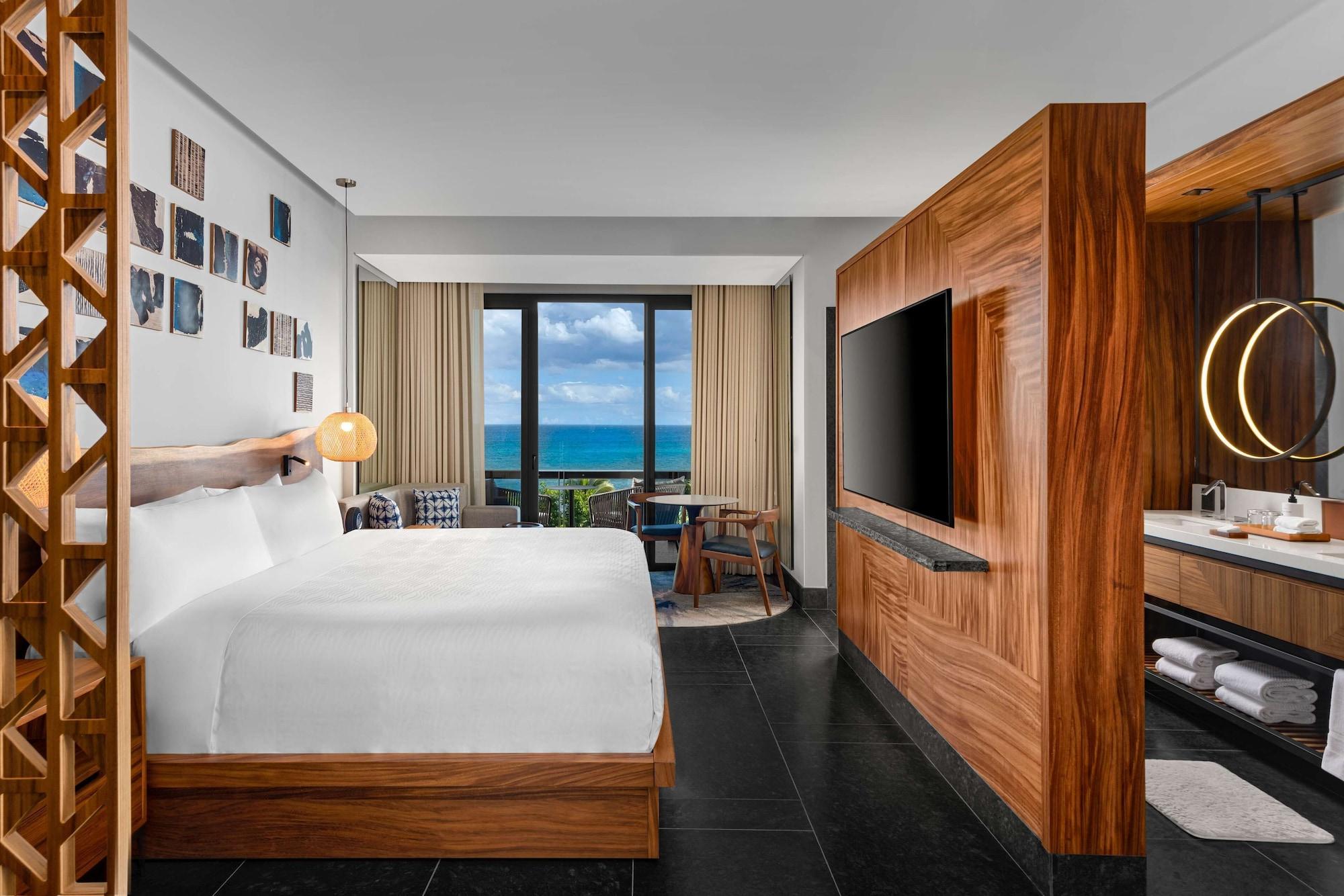 Partial Ocean View Guestroom with King Bed