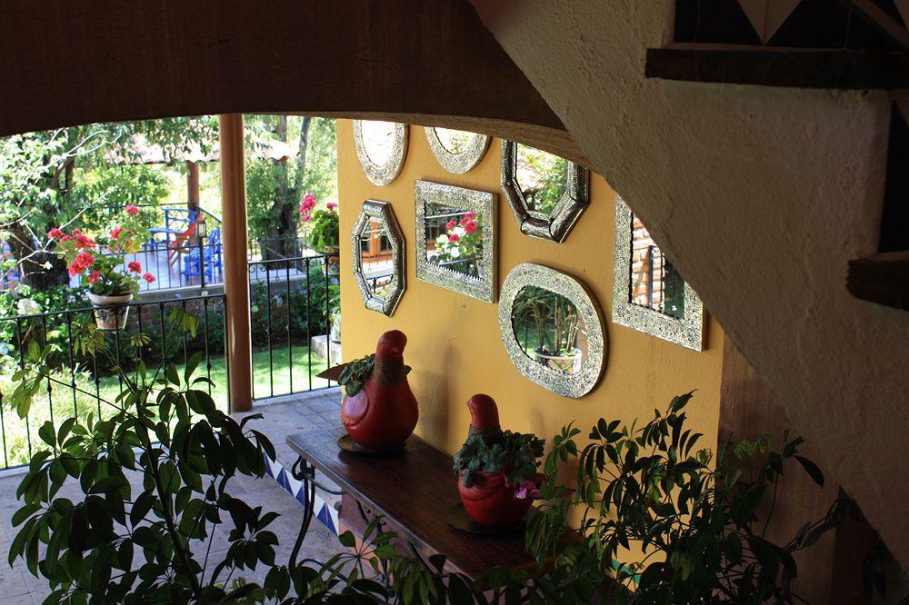 image-housing-carousel