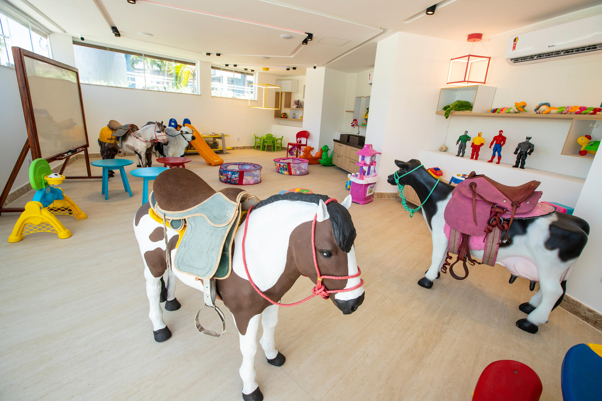image-housing-carousel