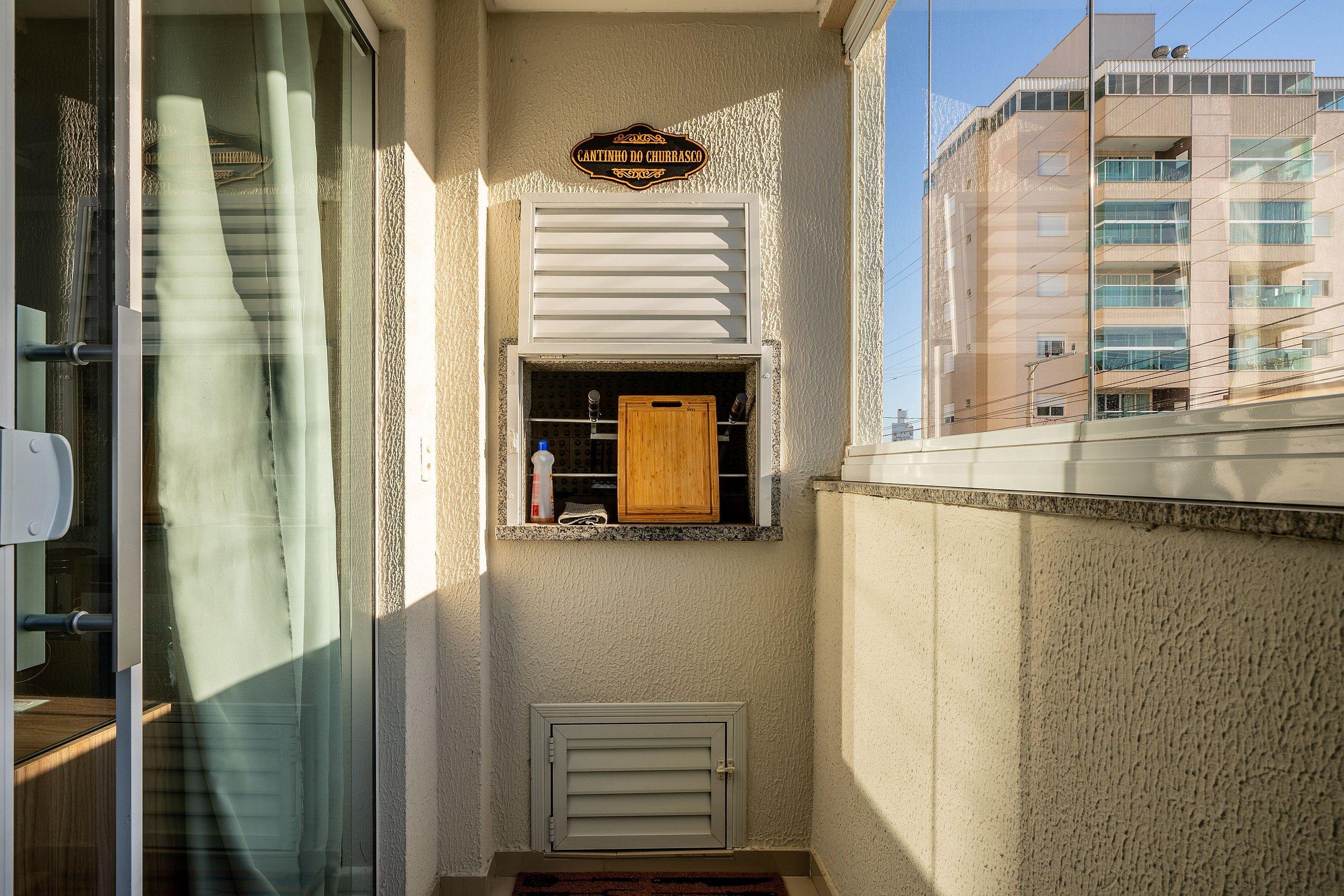image-housing-carousel