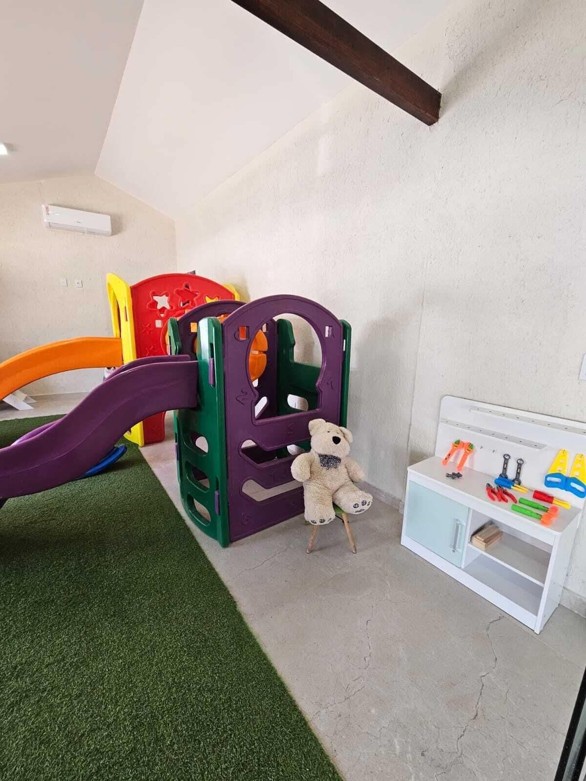 image-housing-carousel