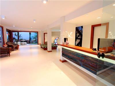 image-housing-carousel