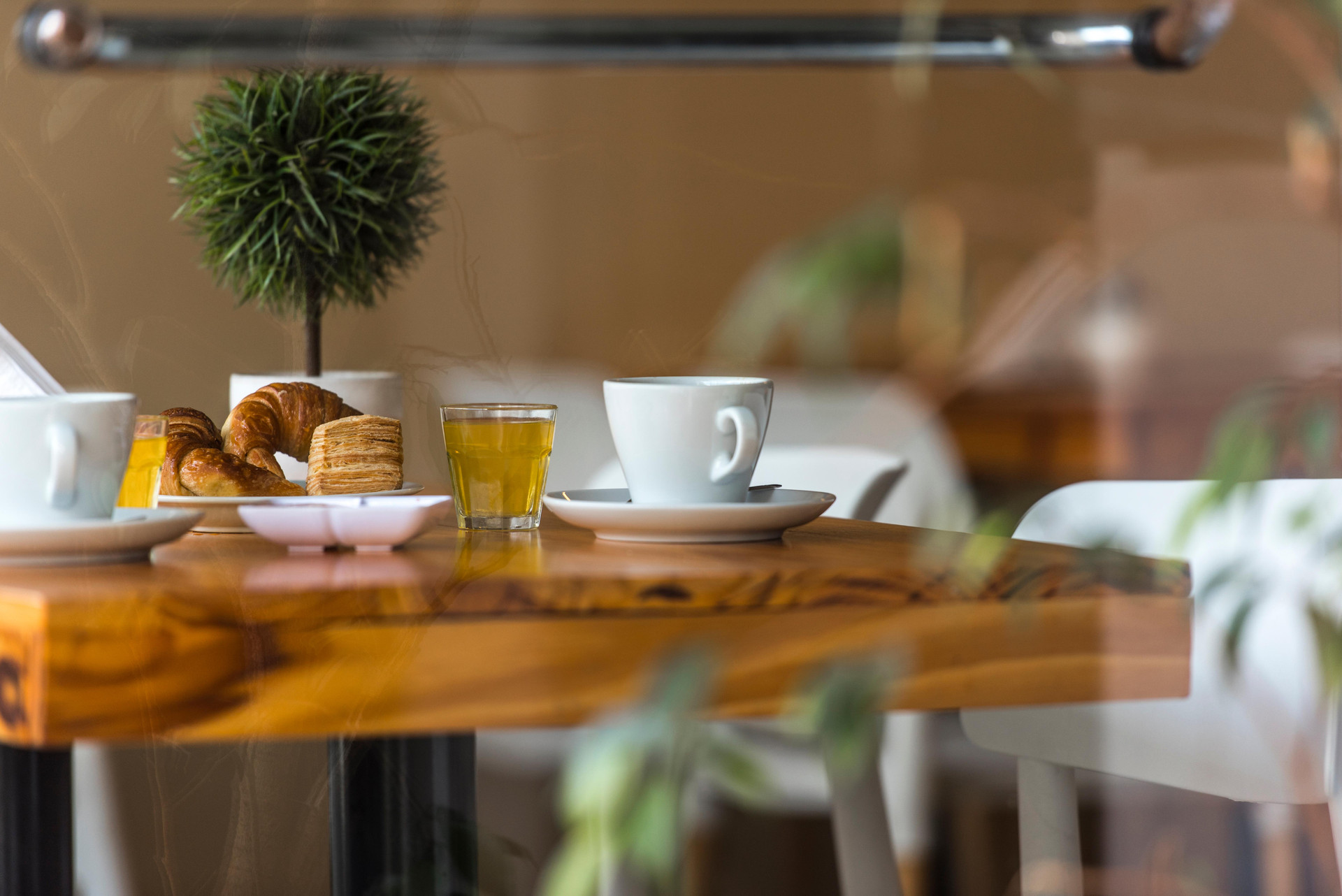 image-housing-carousel