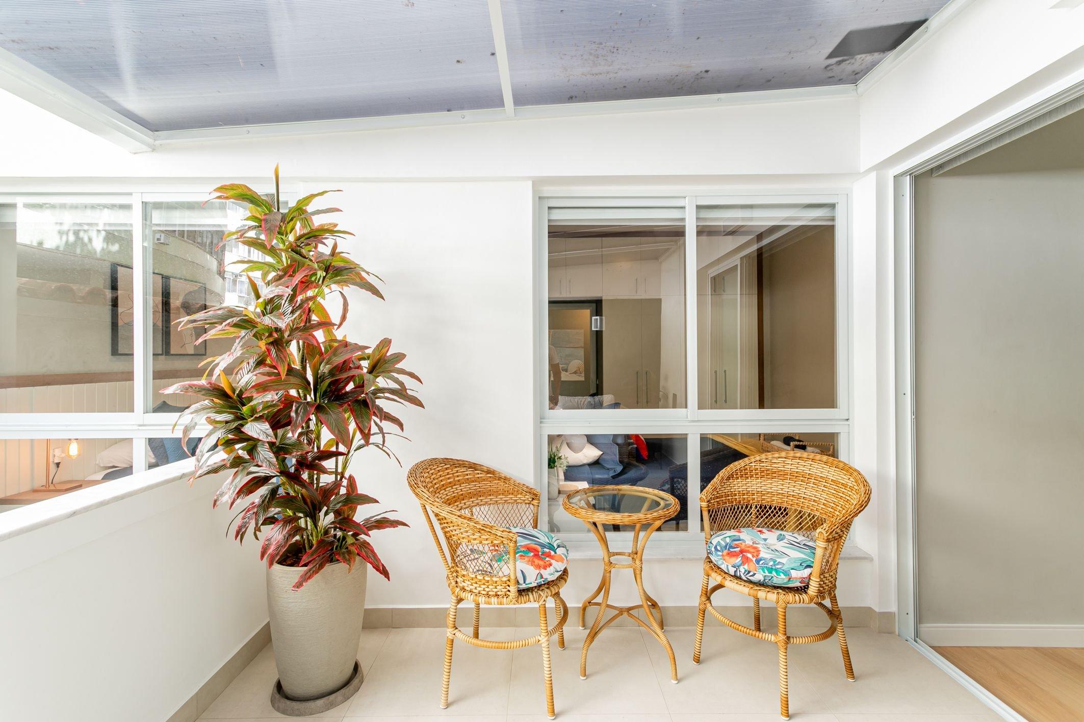 image-housing-carousel