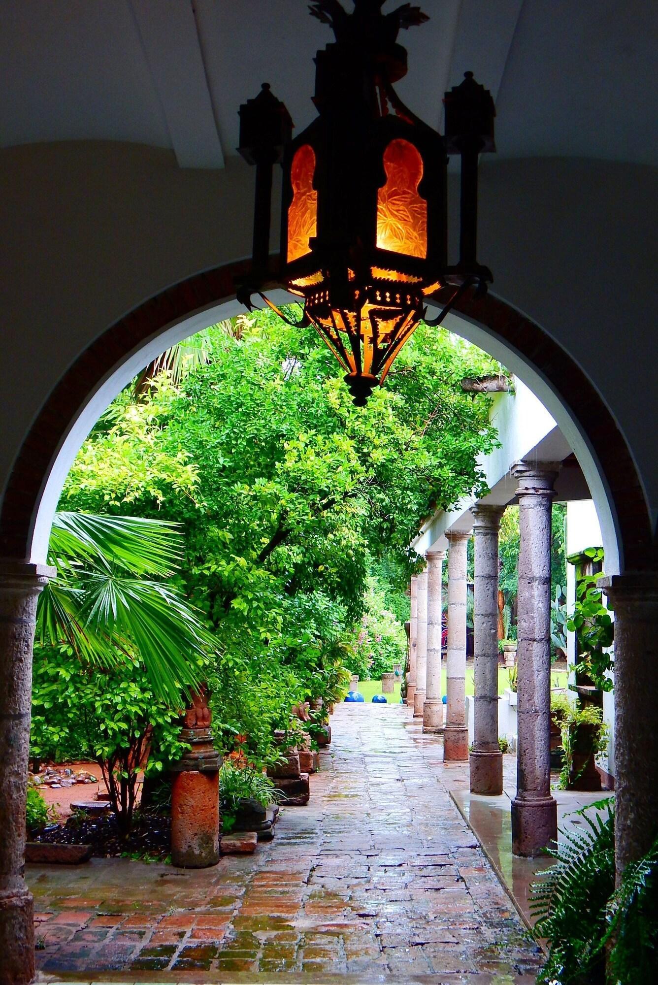 image-housing-carousel