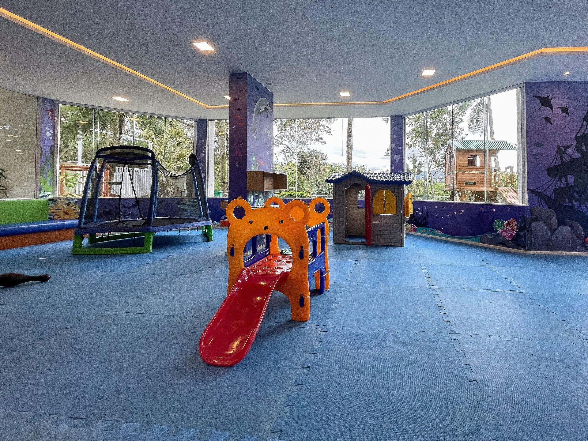 image-housing-carousel