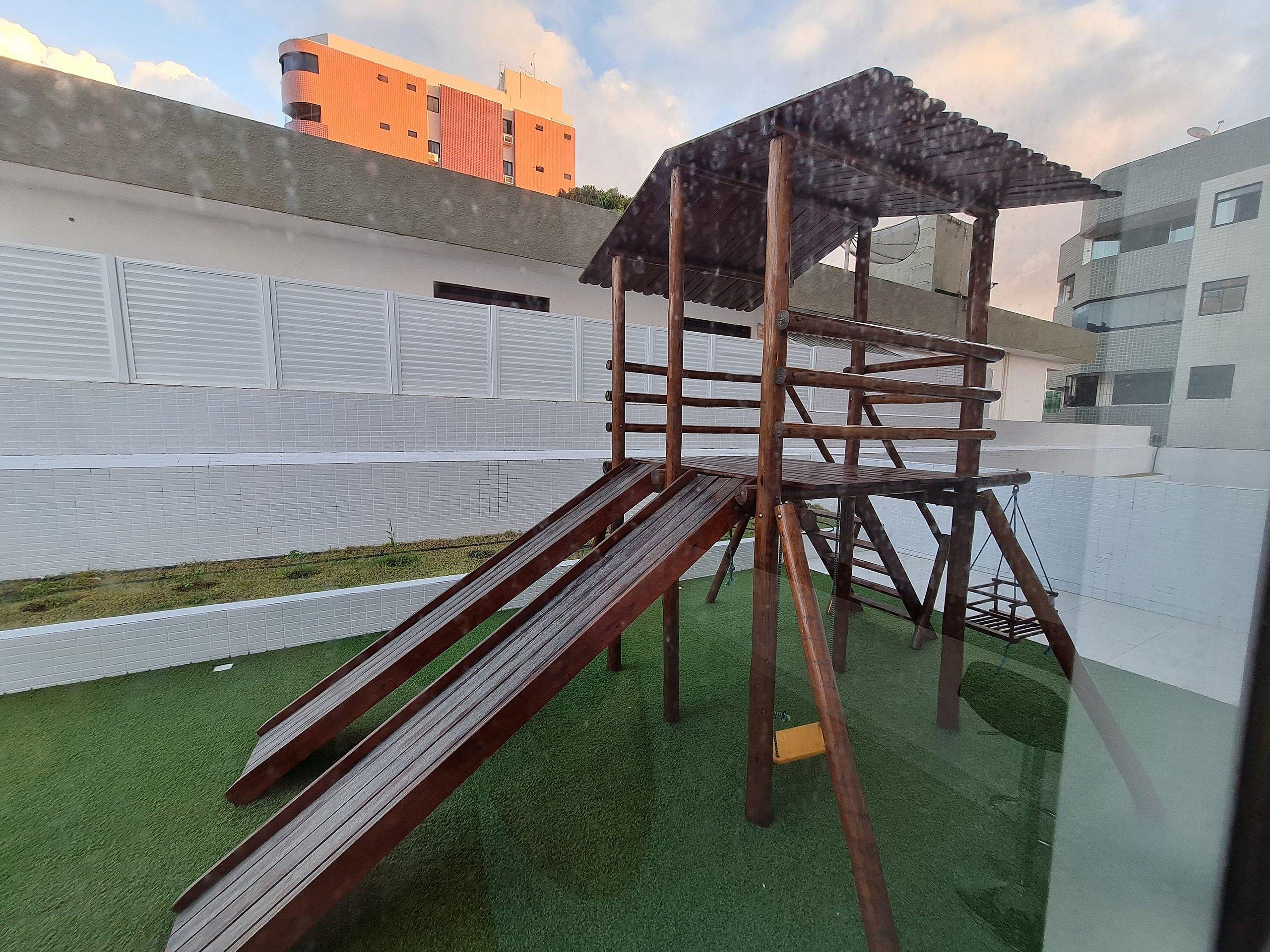 image-housing-carousel