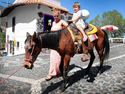 image-housing-carousel