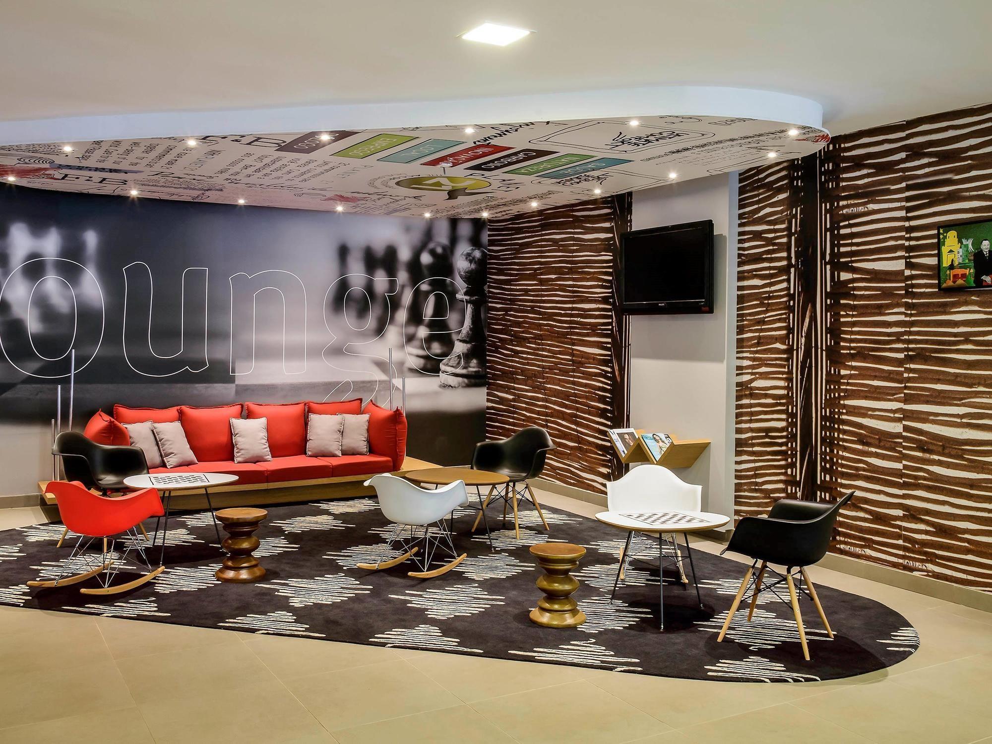 image-housing-carousel