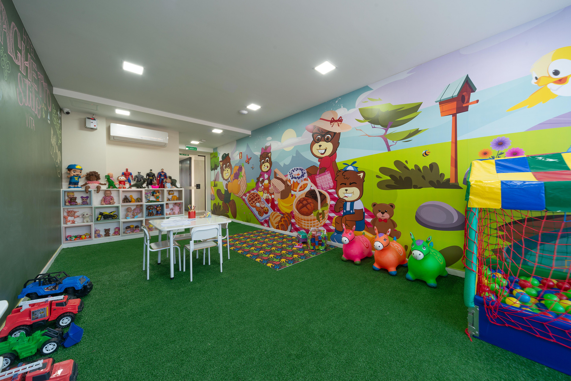 image-housing-carousel