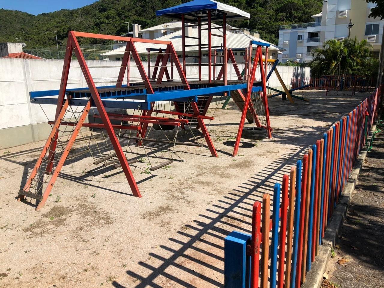 image-housing-carousel