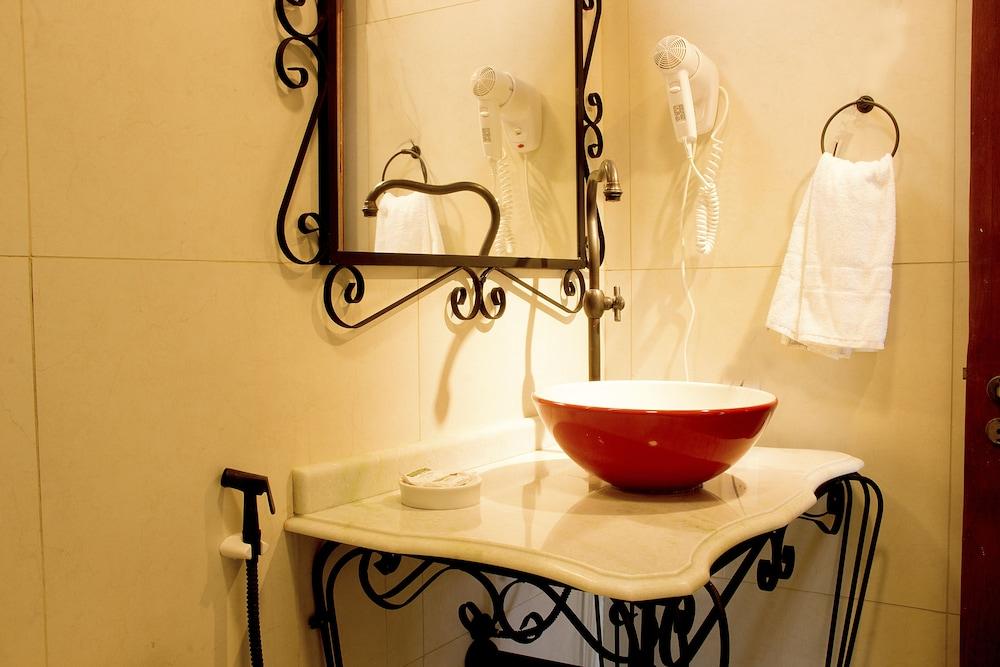 image-housing-carousel
