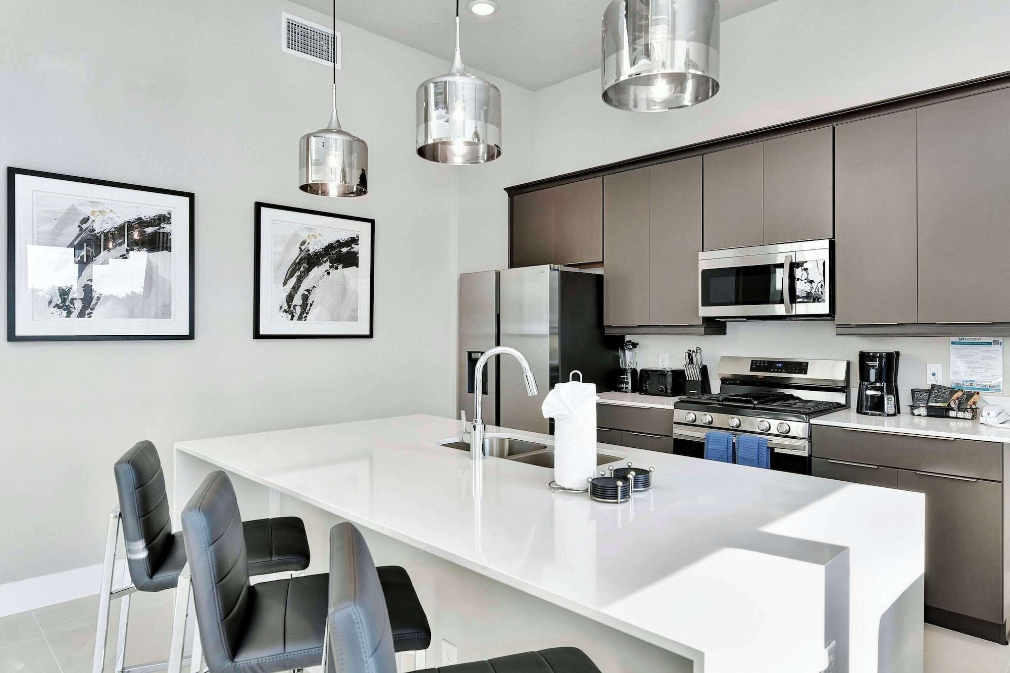image-housing-carousel