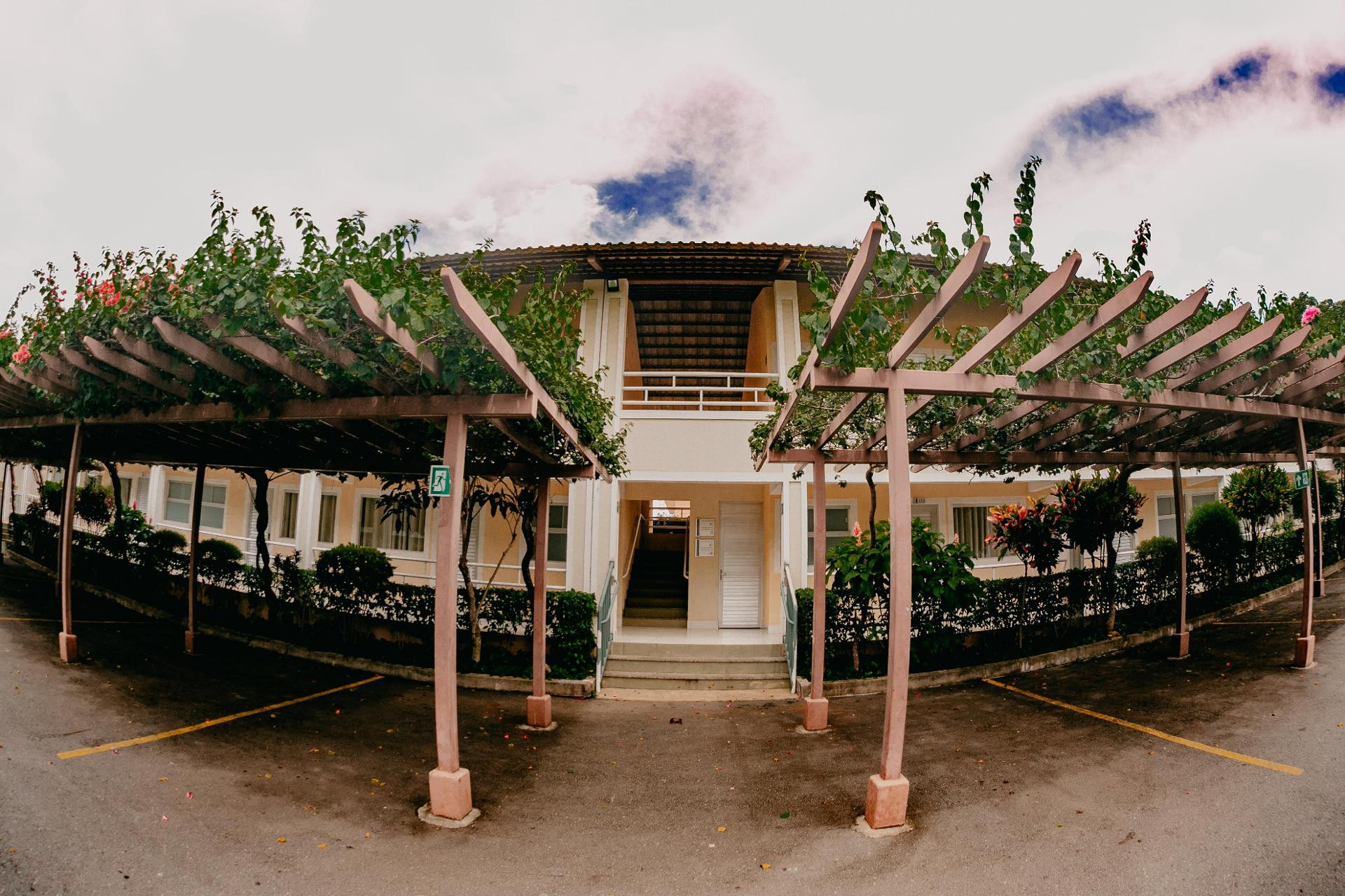 image-housing-carousel