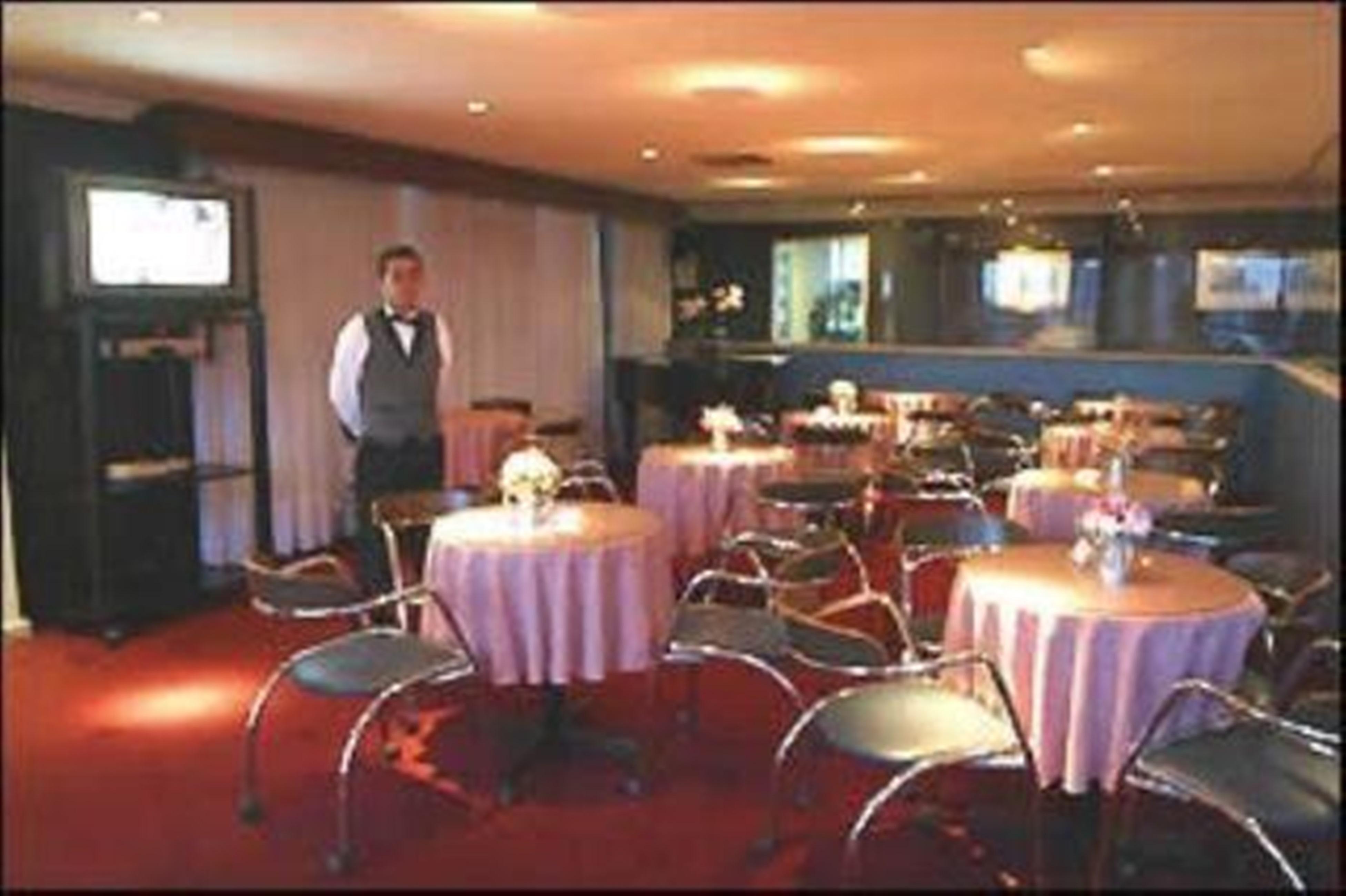 image-housing-carousel