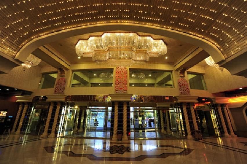 image-housing-carousel