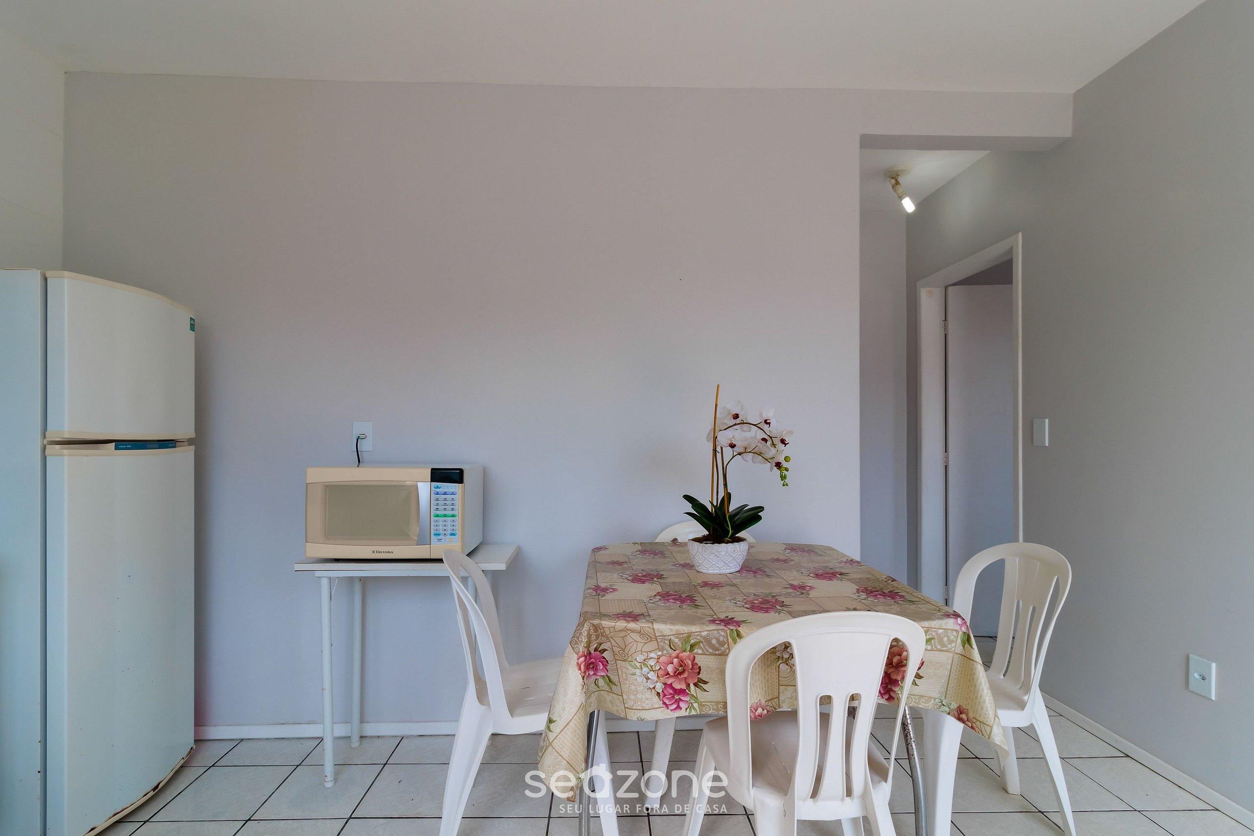 image-housing-carousel