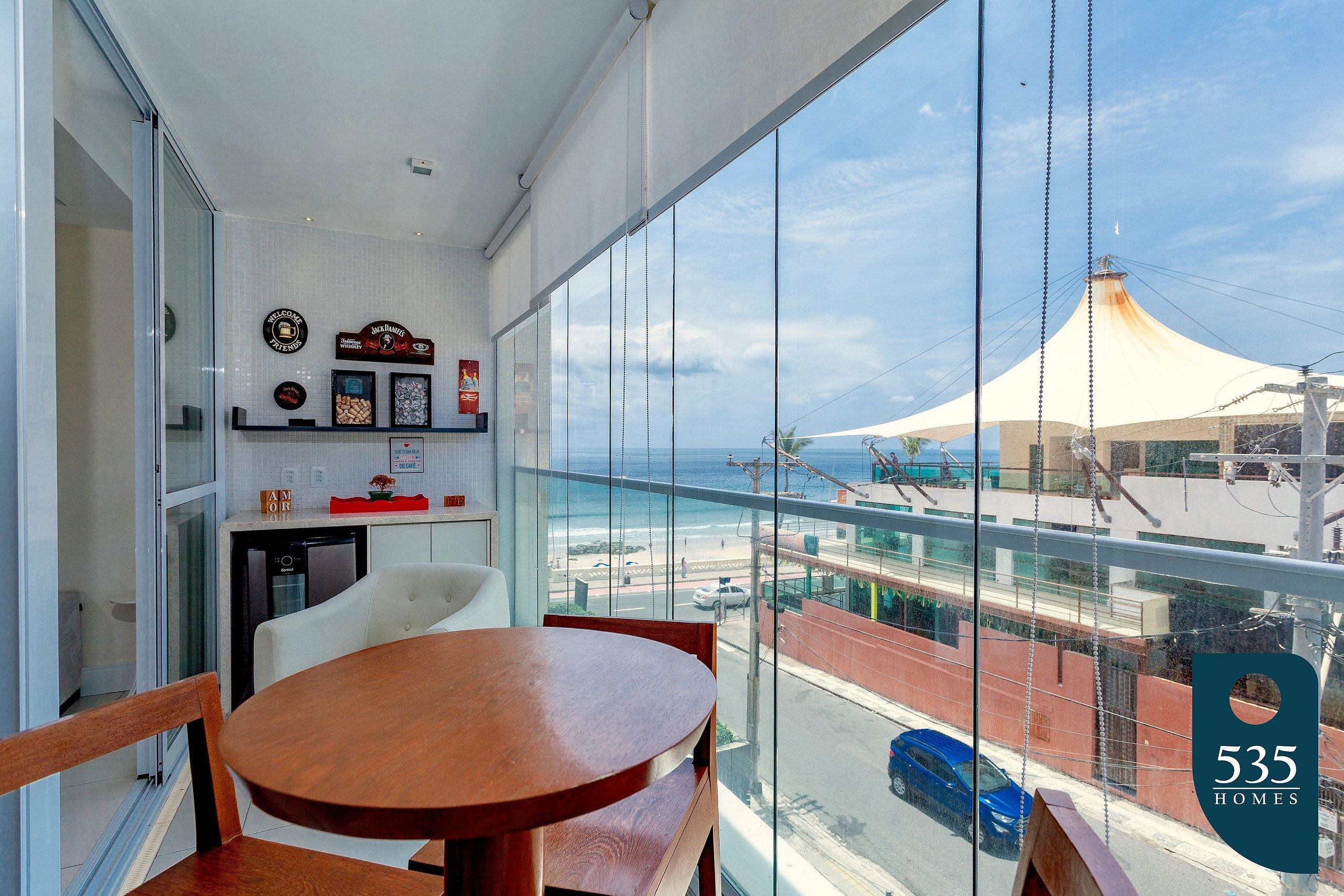 image-housing-carousel