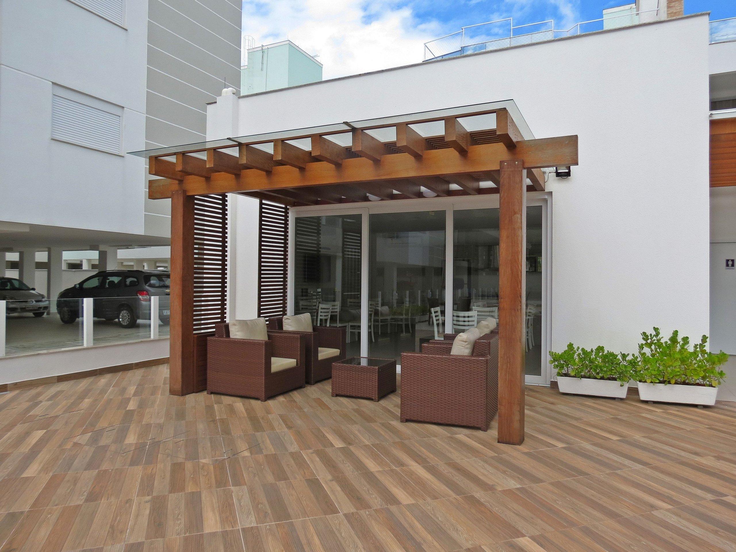 image-housing-carousel