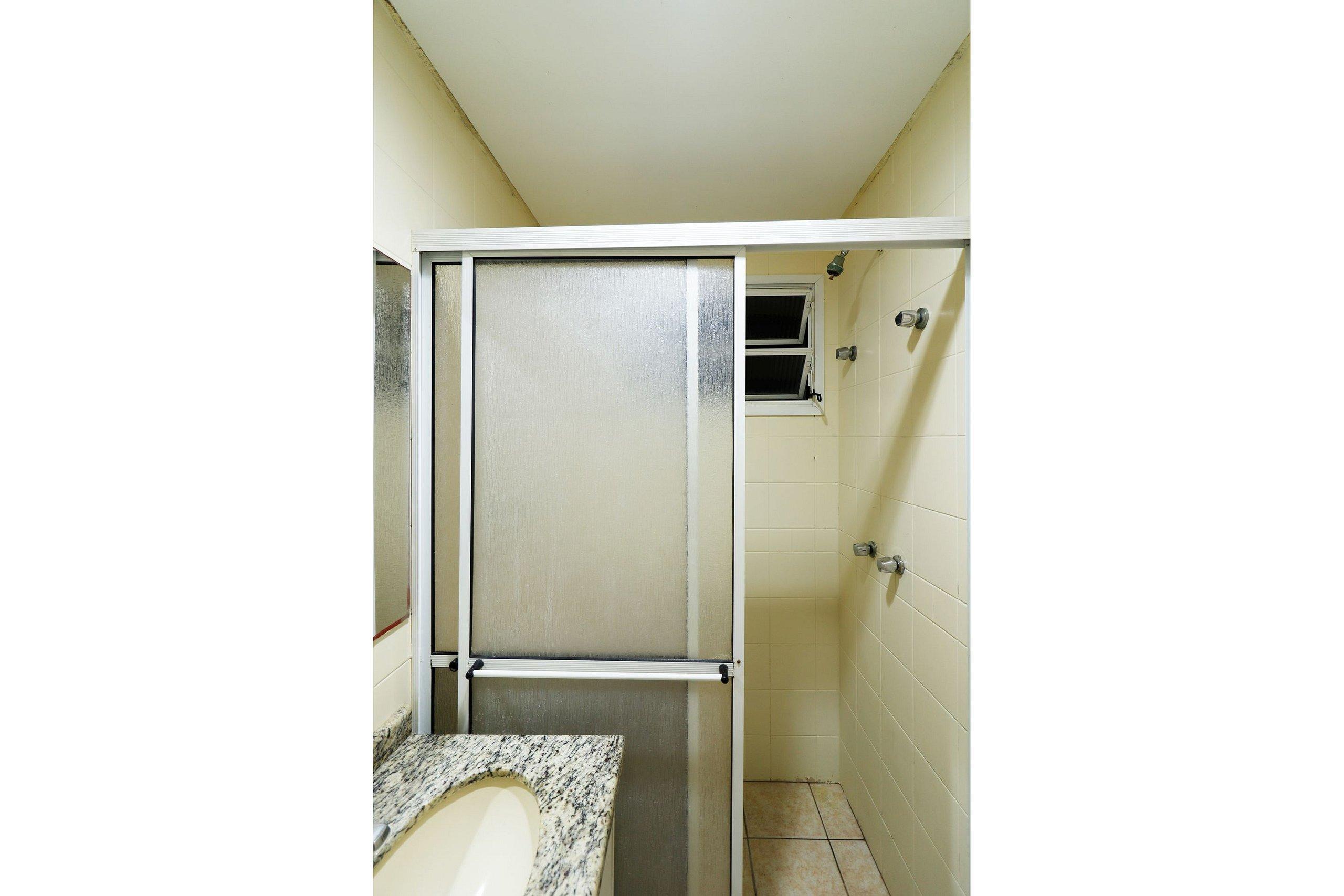 image-housing-carousel