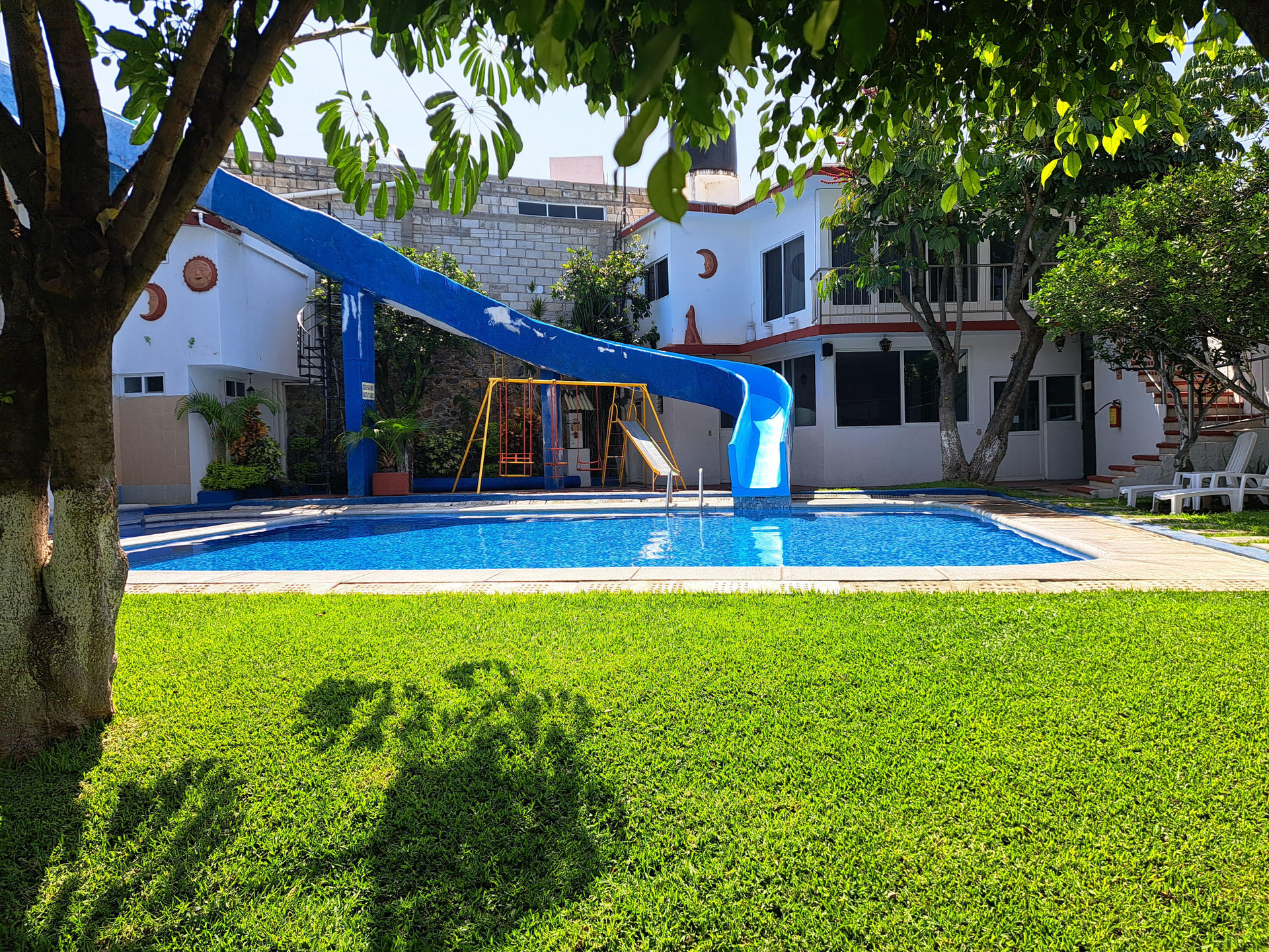 image-housing-carousel