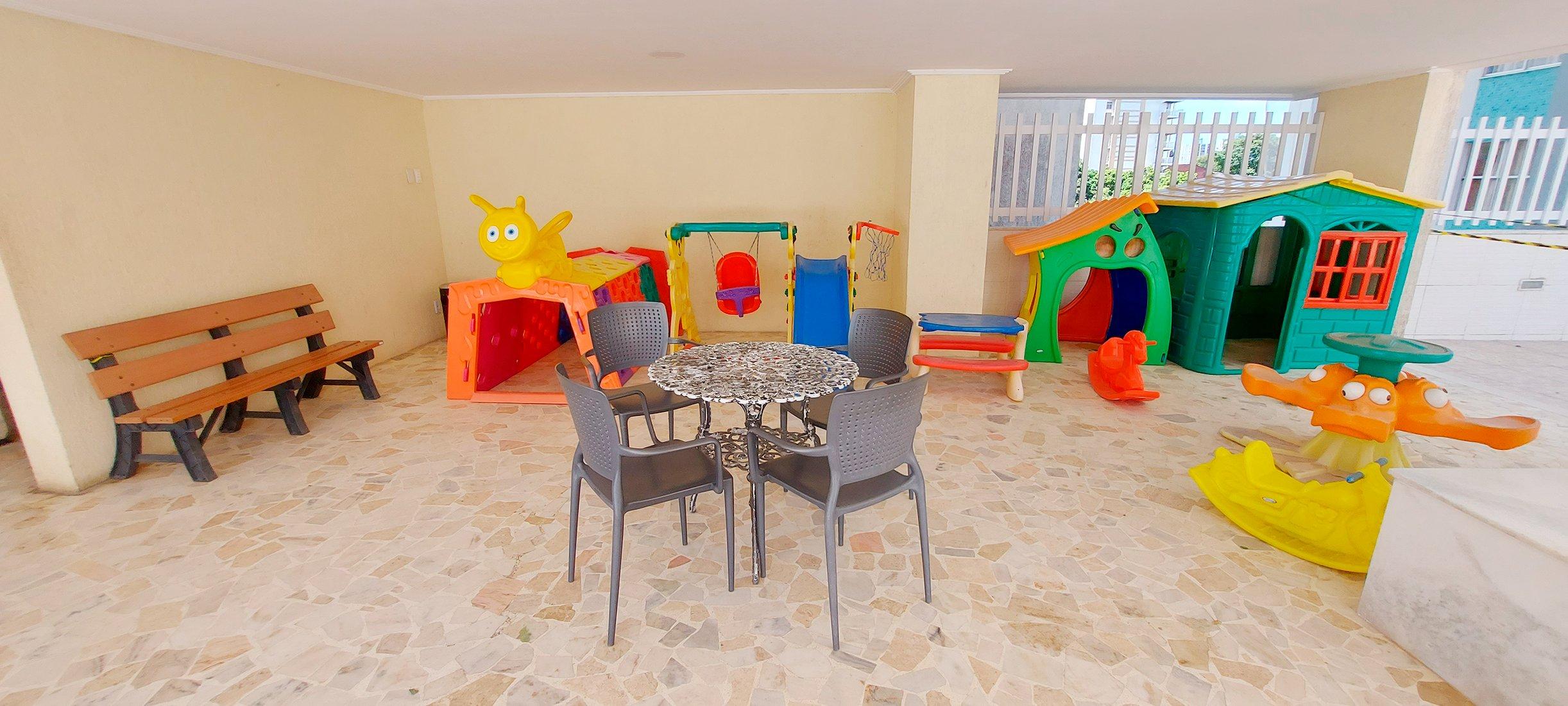 image-housing-carousel