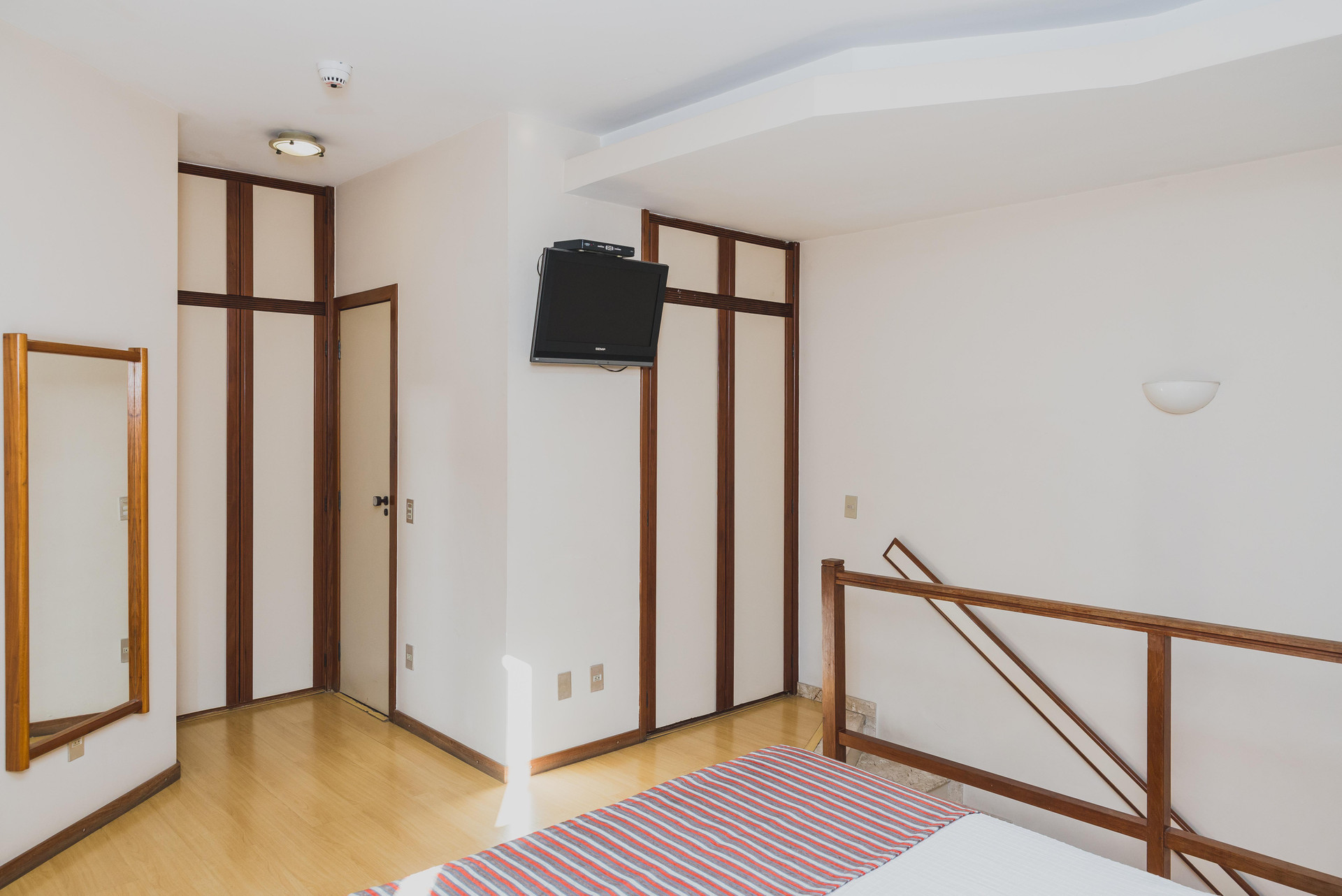 image-housing-carousel