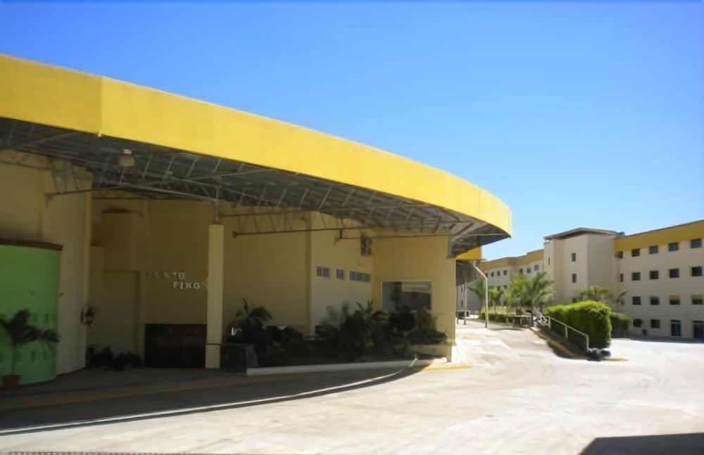 image-housing-carousel