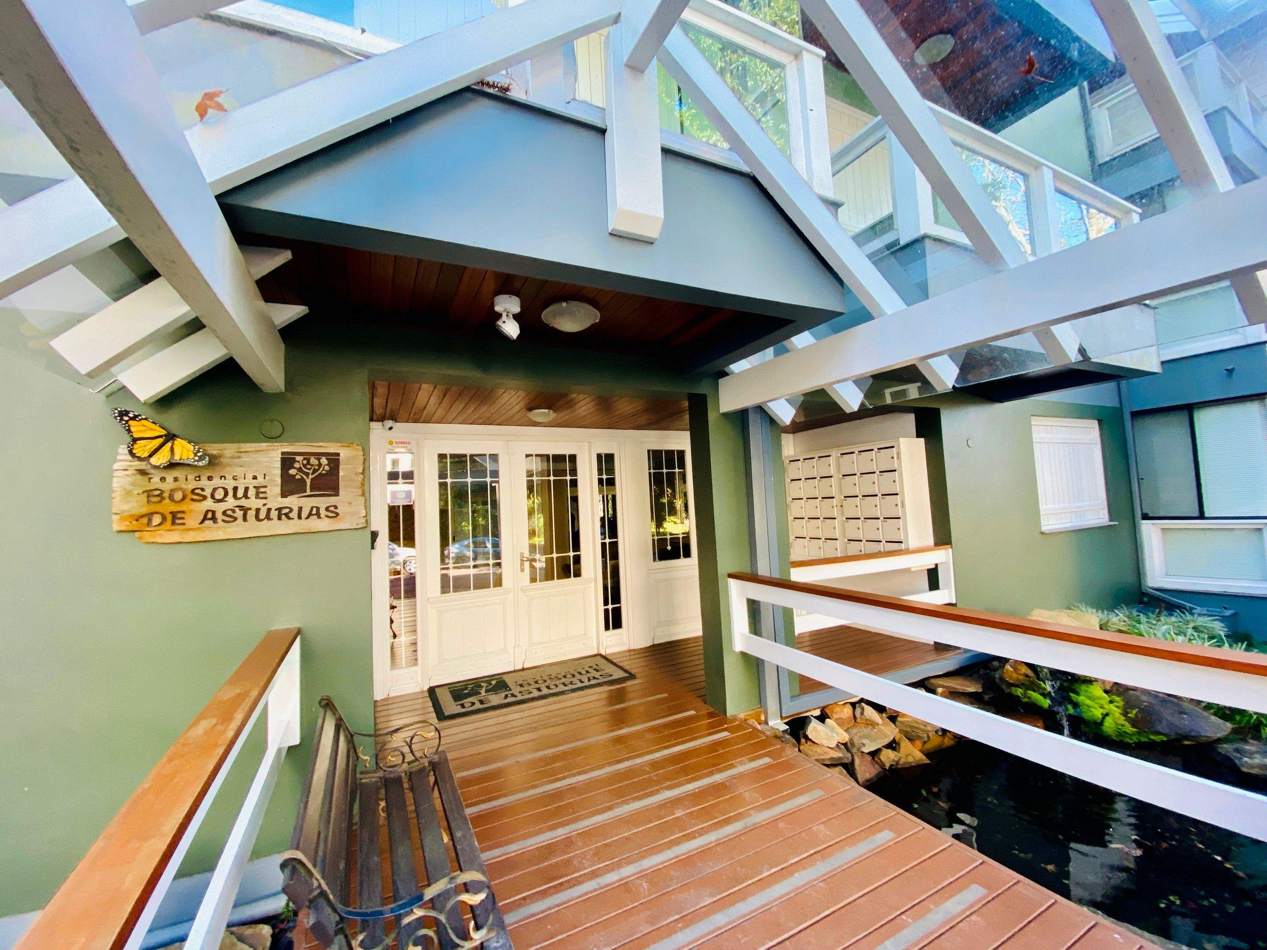 image-housing-carousel
