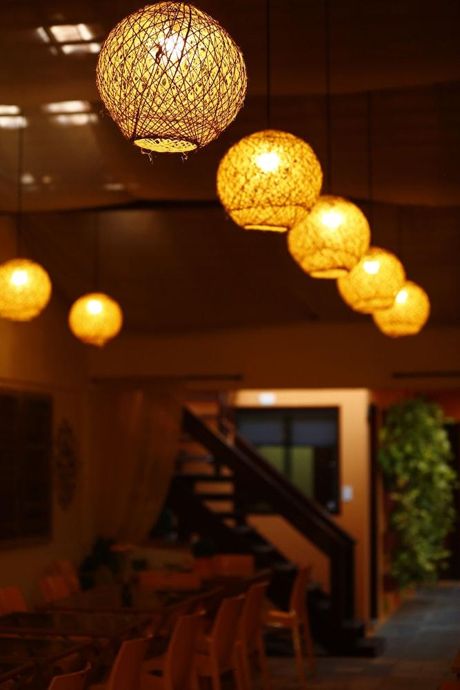 image-housing-carousel