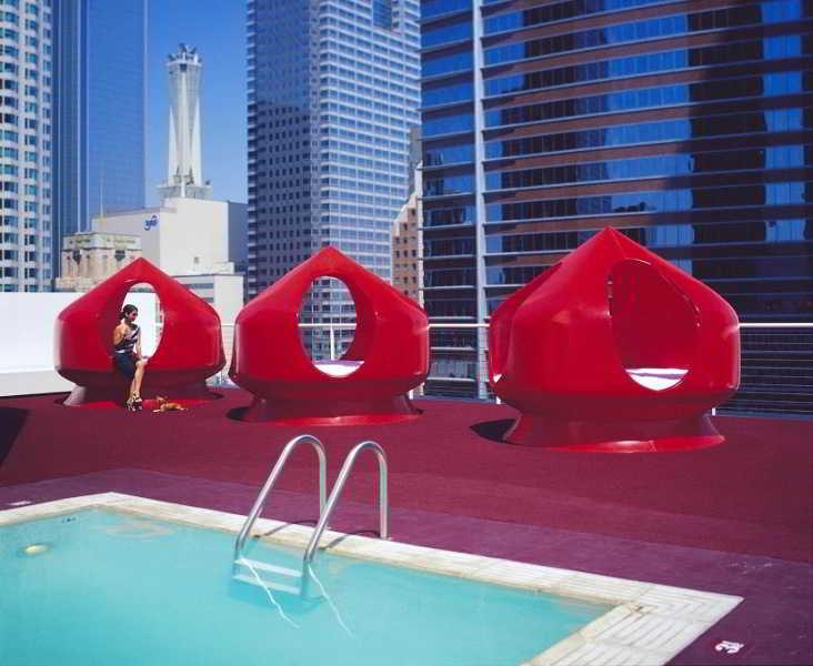 image-housing-carousel