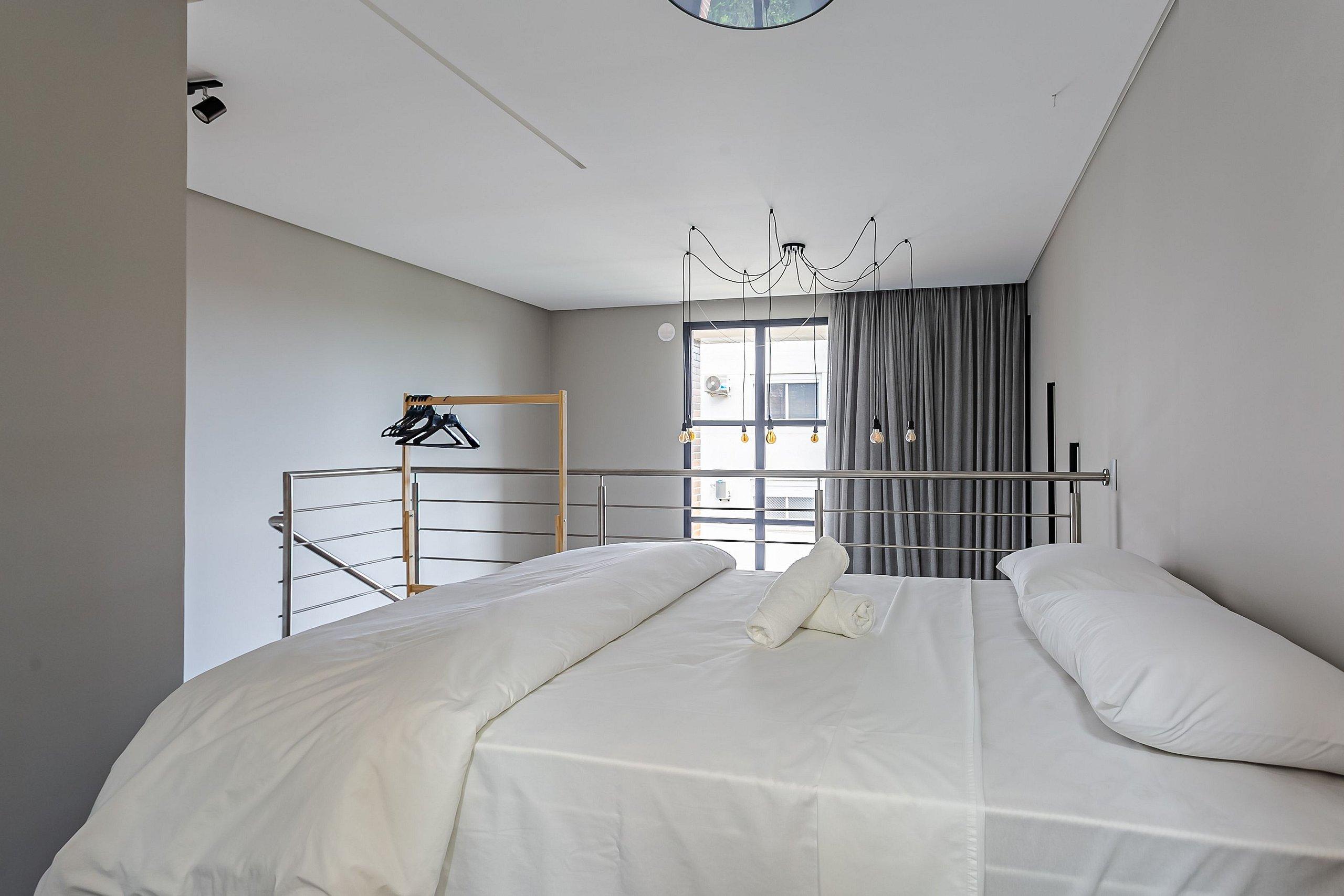 image-housing-carousel